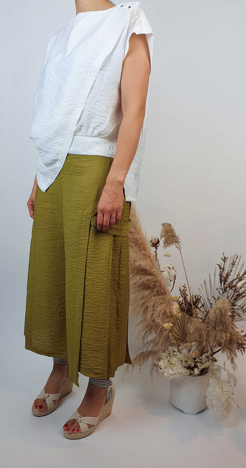 Danfi Sleeveless top with a triangular front drape with culottes trousers